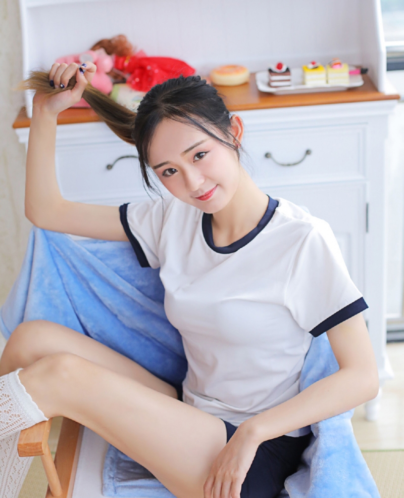 体操服美女学生妹青春靓丽图片