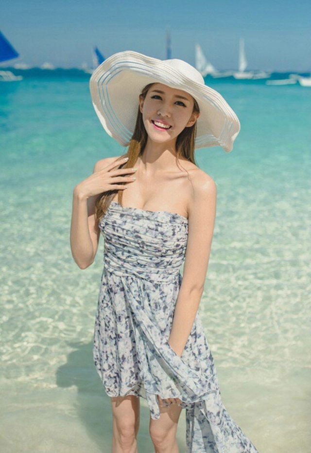 俏丽佳人傲人上围人体之美写真