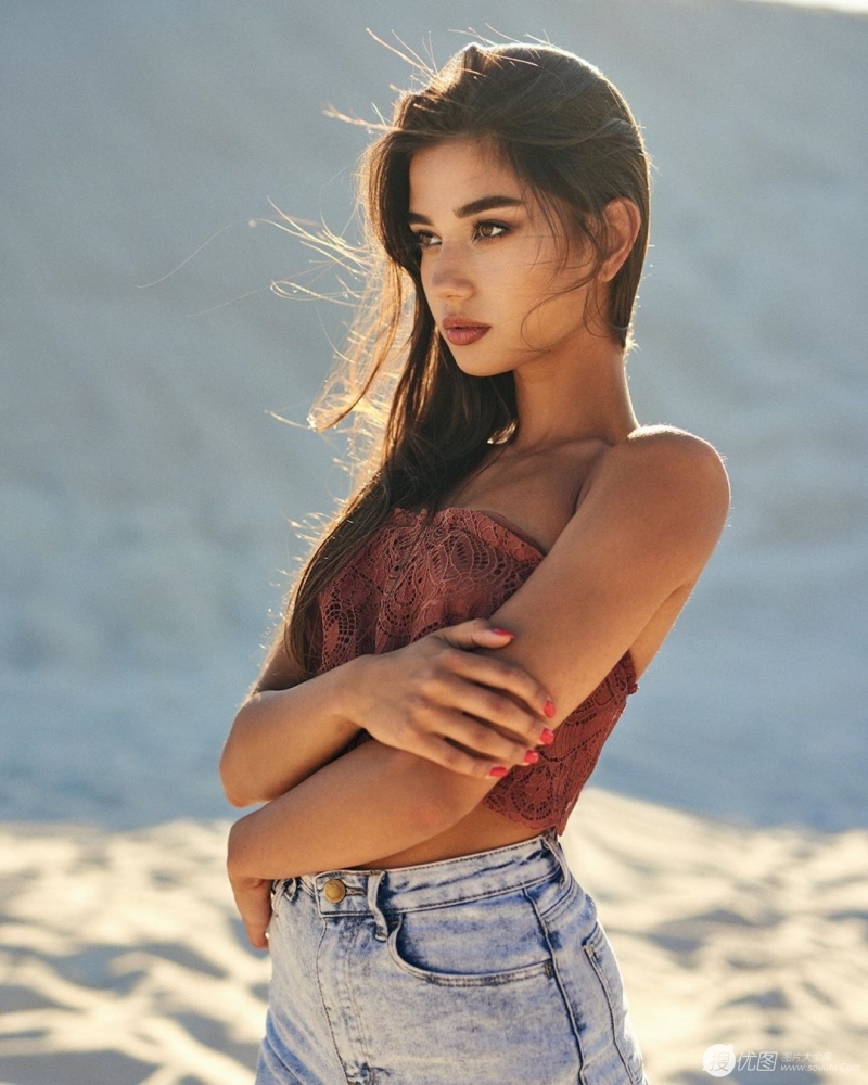 欧美美女性感妩媚丰满人体艺术摄影图