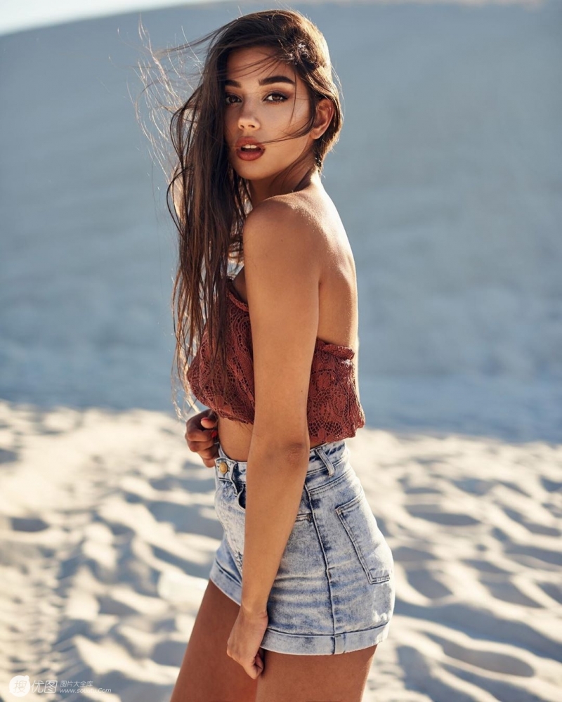 欧美美女性感妩媚丰满人体艺术摄影图