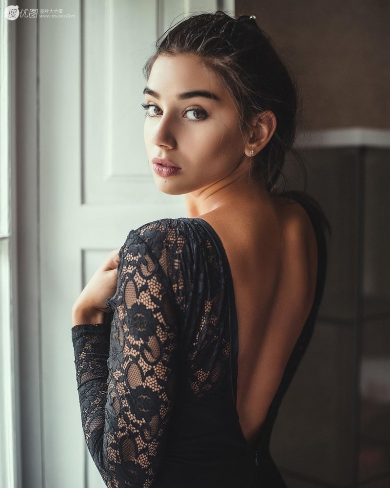 欧美美女性感妩媚丰满人体艺术摄影图