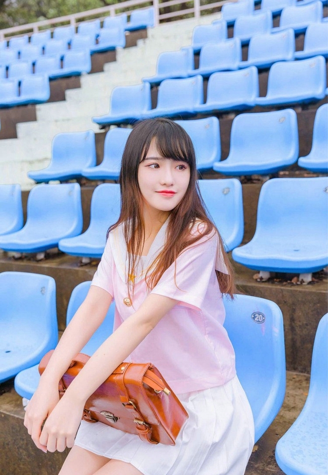 粉嫩小女生jk制服白丝美腿图片