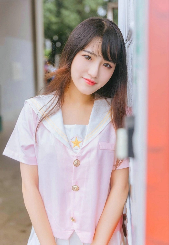 粉嫩小女生jk制服白丝美腿图片