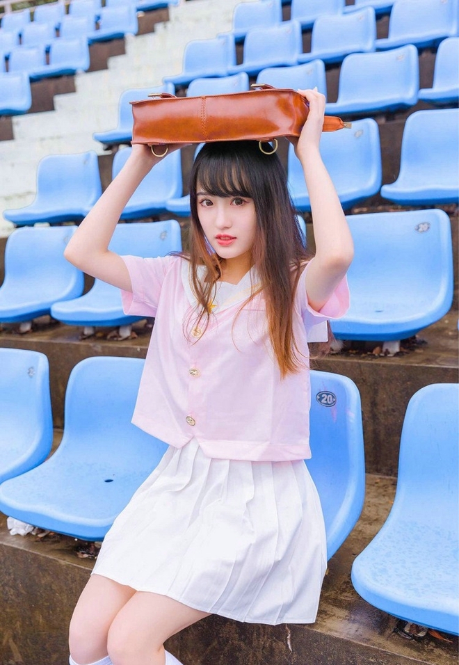 粉嫩小女生jk制服白丝美腿图片