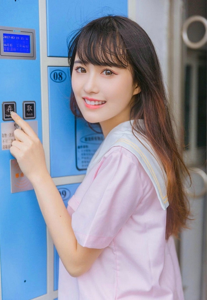 粉嫩小女生jk制服白丝美腿图片