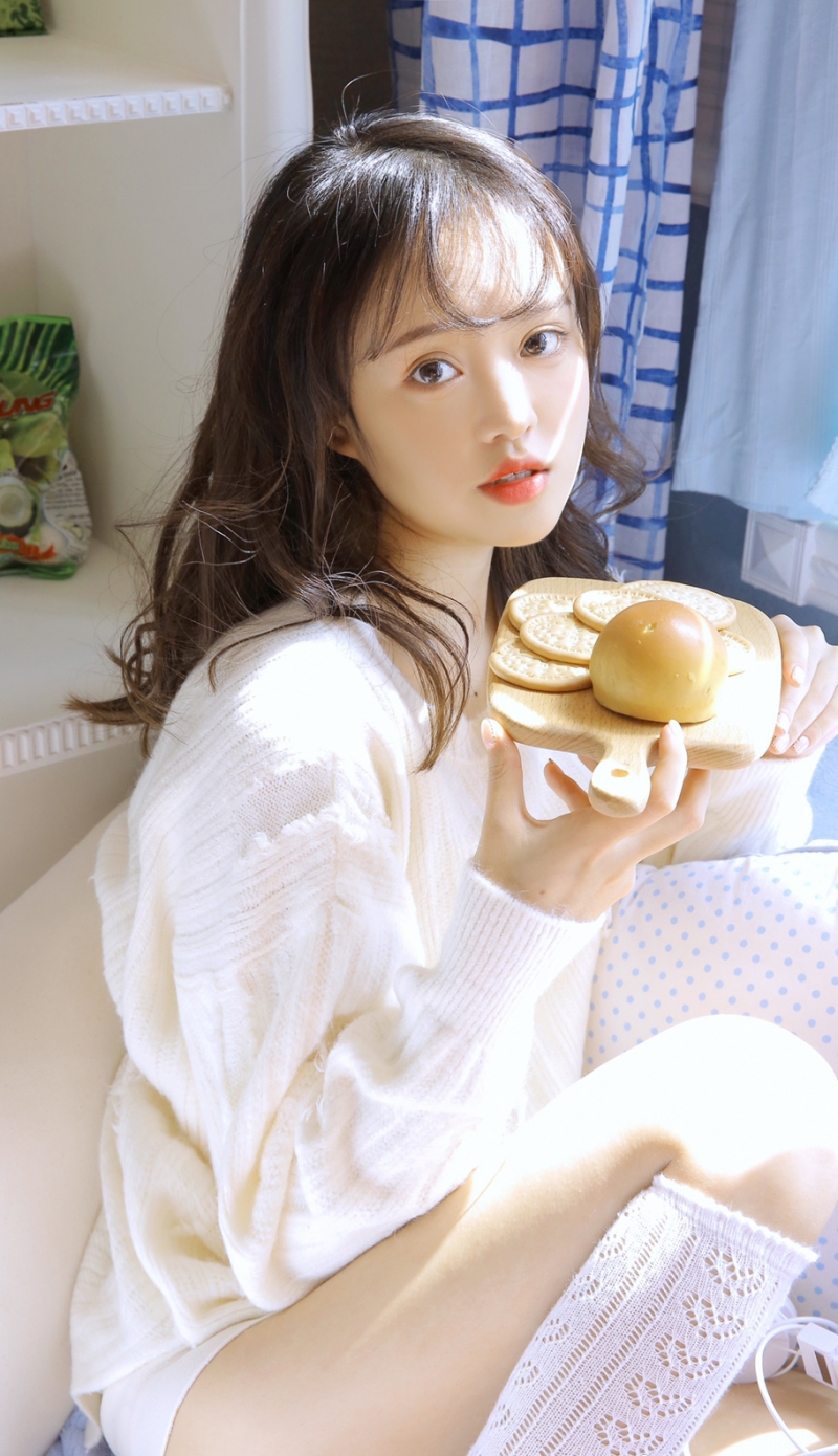 可爱萝莉白丝美腿室内个人写真