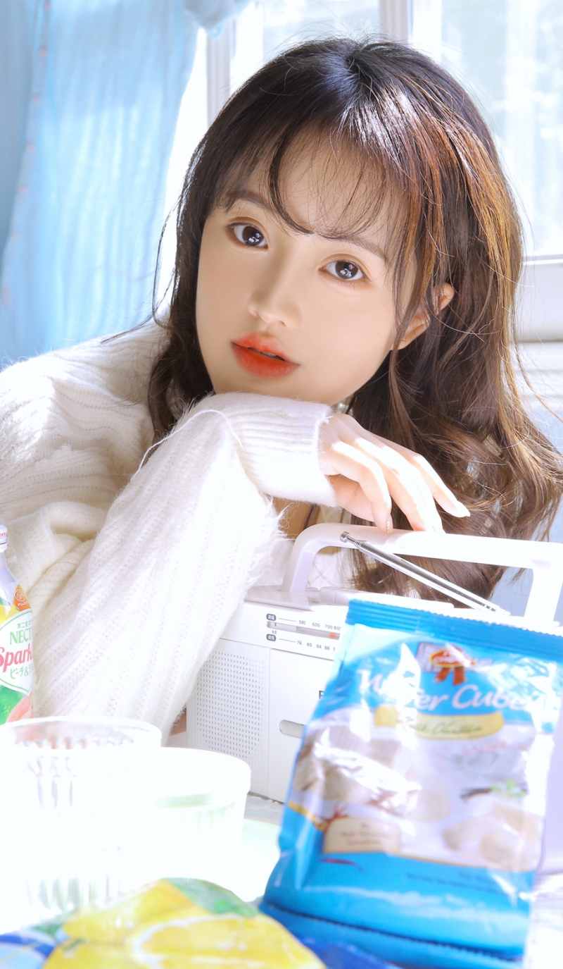 可爱萝莉白丝美腿室内个人写真
