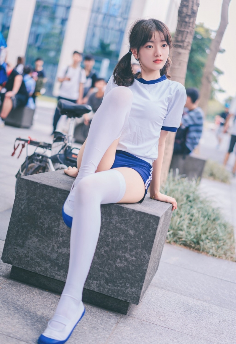 元气少女白丝美腿室内个人写真