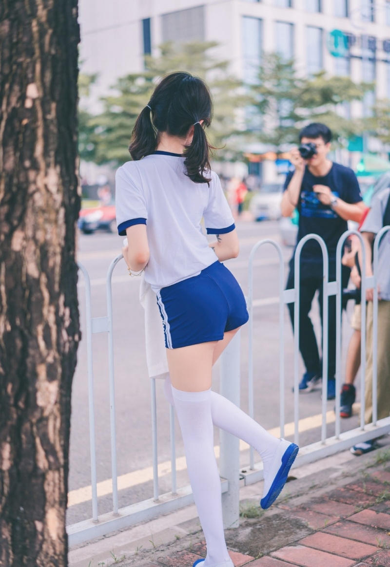 元气少女白丝美腿室内个人写真
