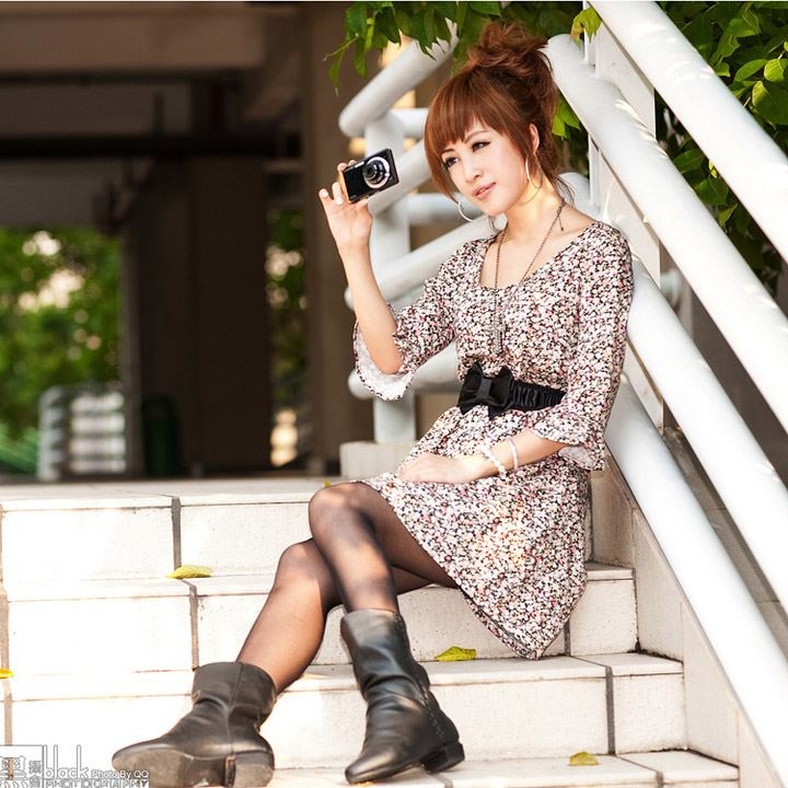 丸子头美女学生妹黑丝美腿图片
