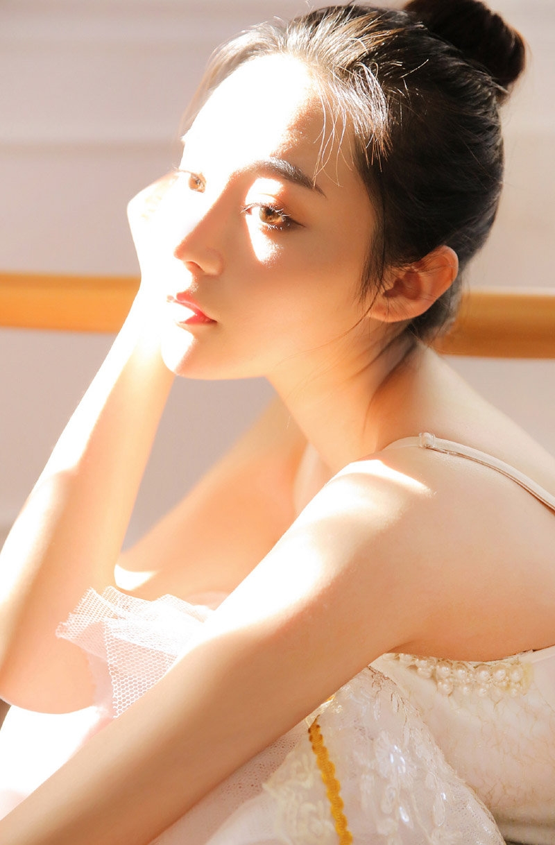 翩翩起舞的芭蕾舞美女私房写真