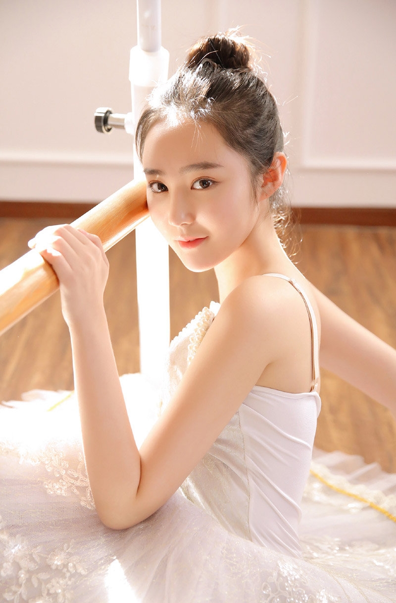 翩翩起舞的芭蕾舞美女私房写真