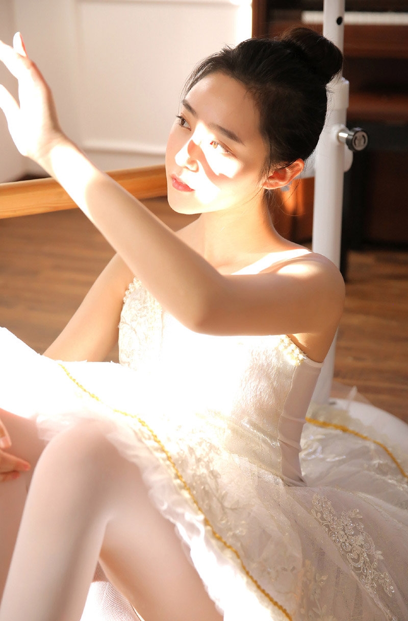 翩翩起舞的芭蕾舞美女私房写真
