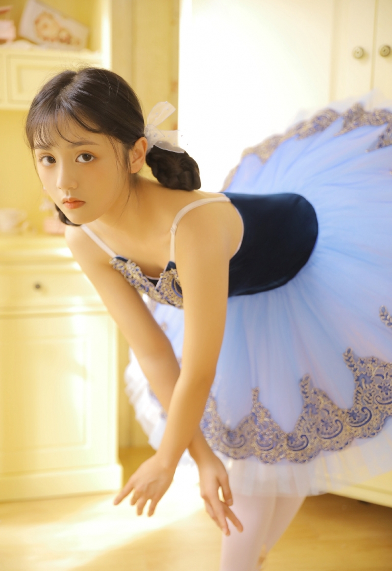 翩翩起舞的芭蕾舞美女私房写真