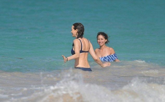 欧美美女名媛气质蓝色泳衣海边写真摄影