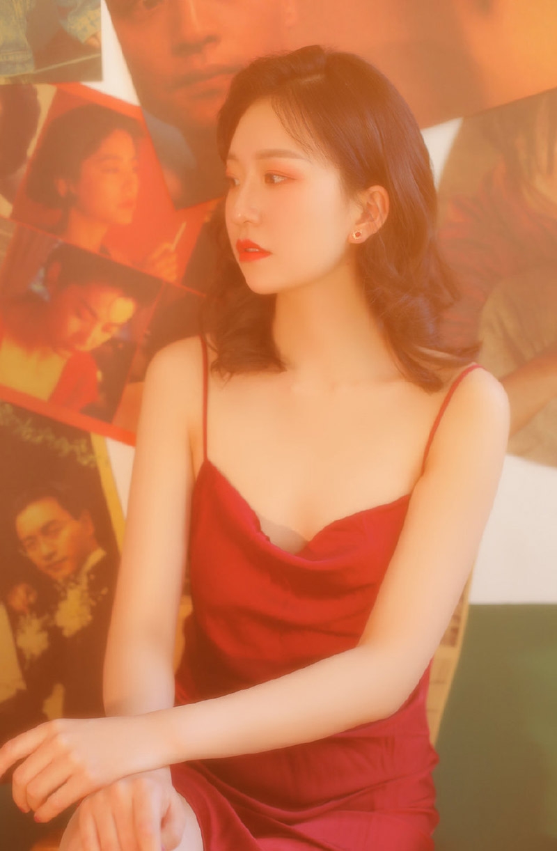 性感熟女吊带红裙妩媚妖娆辣图